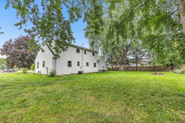 127 W CAPITOL DRIVE, Appleton, WI 54911