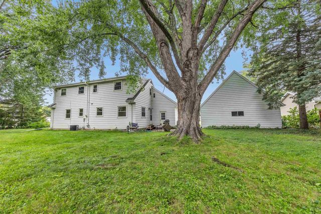 127 W CAPITOL DRIVE, Appleton, WI 54911