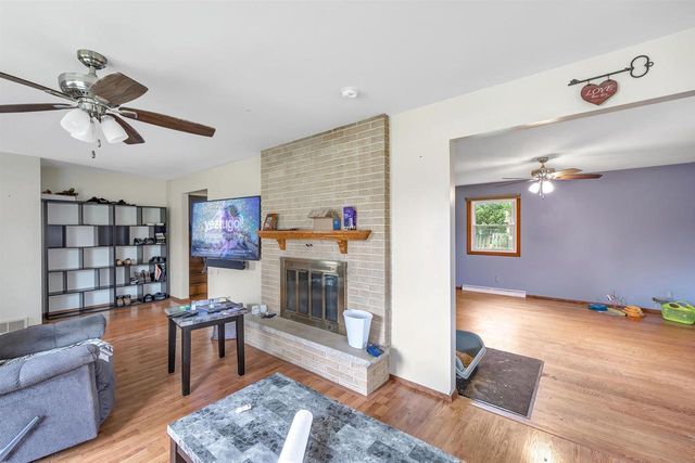 127 W CAPITOL DRIVE, Appleton, WI 54911