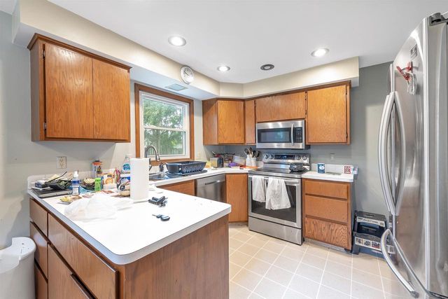 127 W CAPITOL DRIVE, Appleton, WI 54911