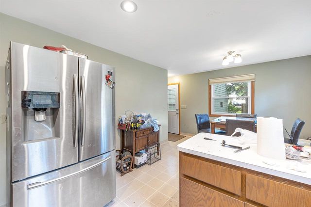 127 W CAPITOL DRIVE, Appleton, WI 54911