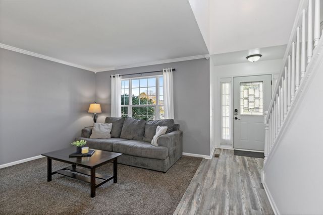 25 Kingsport Court, South Elgin, IL 60177