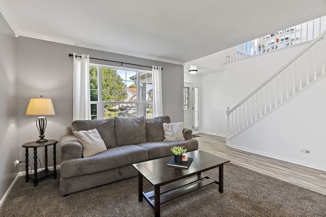 25 Kingsport Court, South Elgin, IL 60177