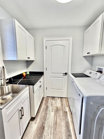 1982 S Benton Center Road, Benton Twp, MI 49022