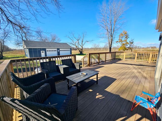 1982 S Benton Center Road, Benton Twp, MI 49022