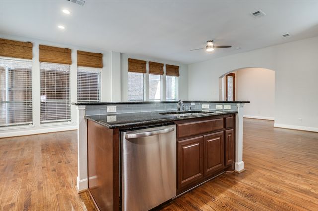 909 City Side Lane, Dallas, TX 75201
