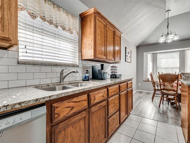 21919 Pleasant Ridge Road, Edmond, OK 73012