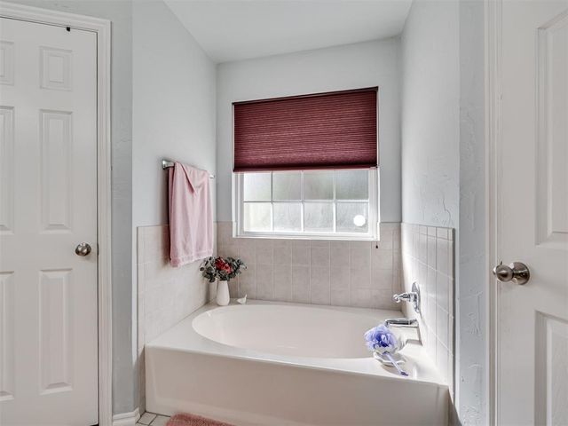 21919 Pleasant Ridge Road, Edmond, OK 73012