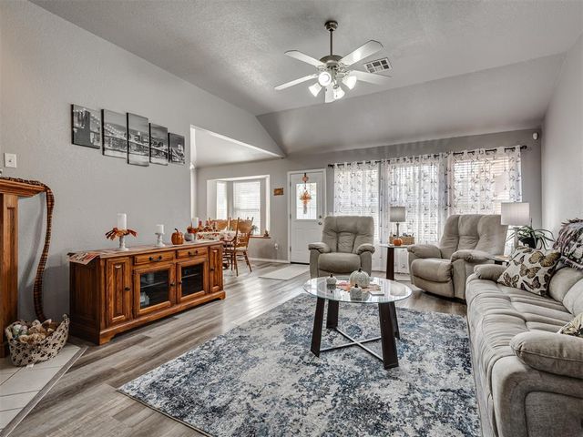 21919 Pleasant Ridge Road, Edmond, OK 73012