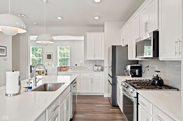 896 Yorkshire Lane, Zionsville, IN 46077