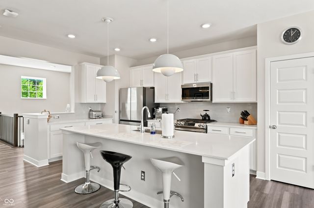896 Yorkshire Lane, Zionsville, IN 46077