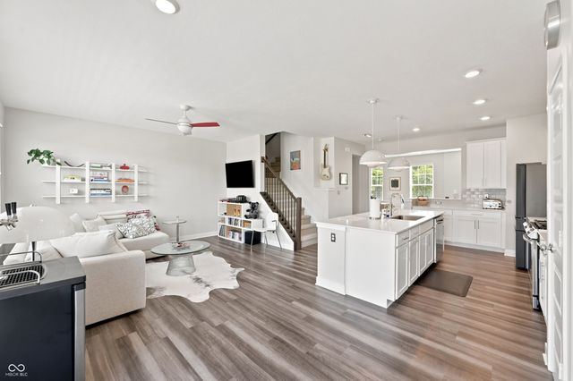 896 Yorkshire Lane, Zionsville, IN 46077