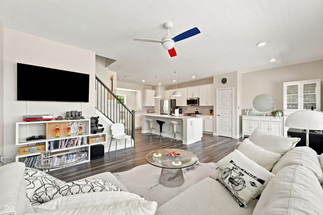 896 Yorkshire Lane, Zionsville, IN 46077