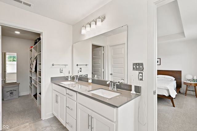 896 Yorkshire Lane, Zionsville, IN 46077