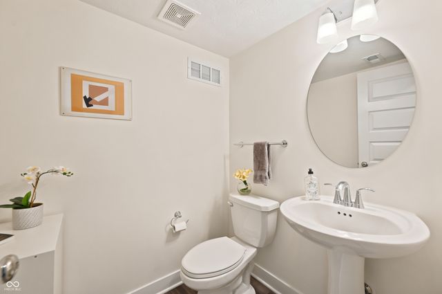 896 Yorkshire Lane, Zionsville, IN 46077
