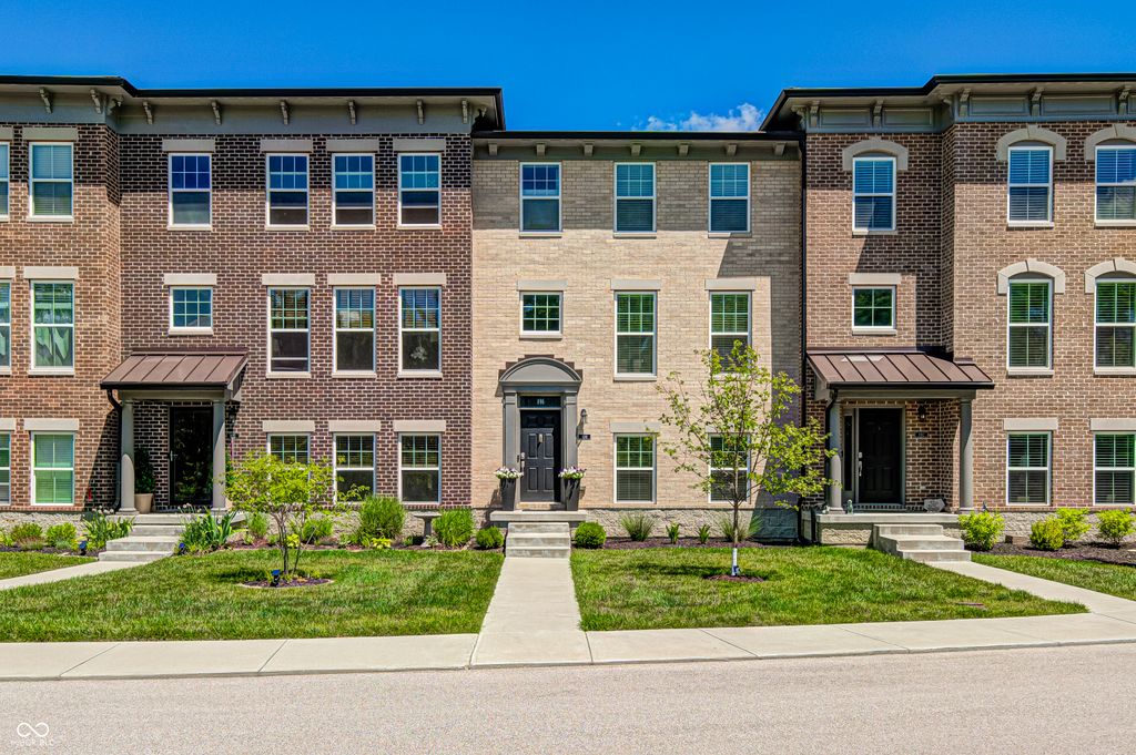 896 Yorkshire Lane, Zionsville, IN 46077