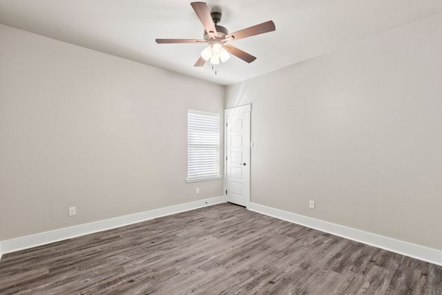 411 Mesa Drive, Lone Oak, TX 75453