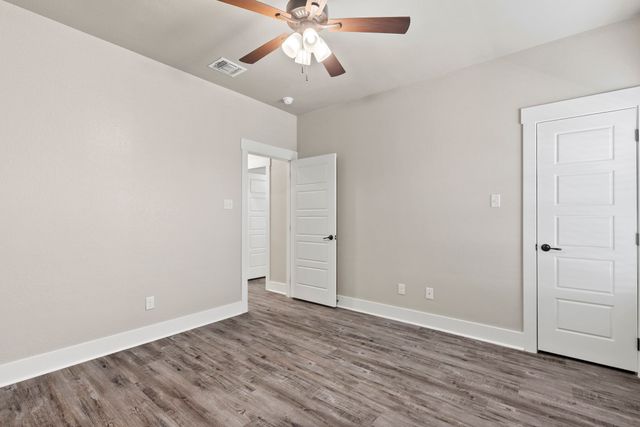 411 Mesa Drive, Lone Oak, TX 75453