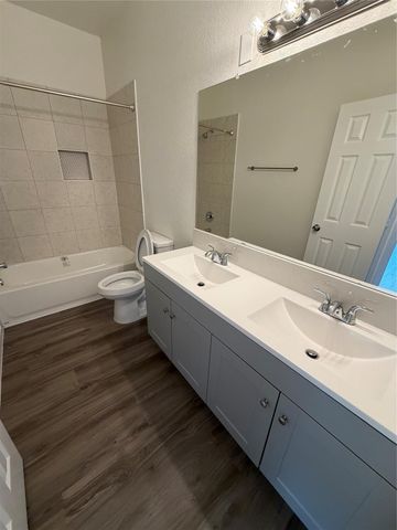 2205 Highland Crossing Drive, Conroe, TX 77304