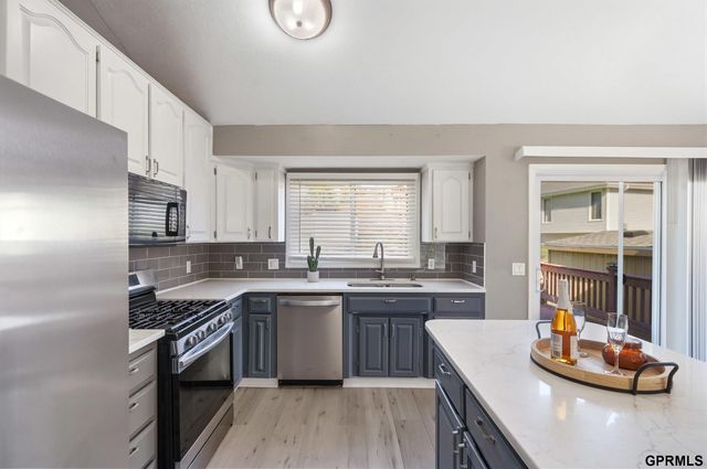 8208 S 67 Court, La Vista, NE 68128