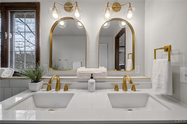 7853 Vernon Road South, Cicero, NY 13039