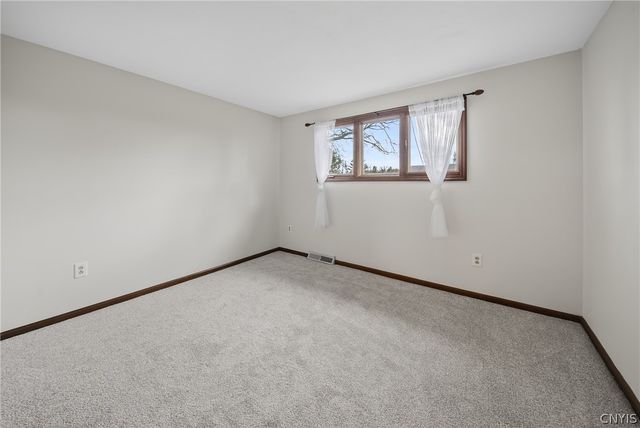 7853 Vernon Road South, Cicero, NY 13039