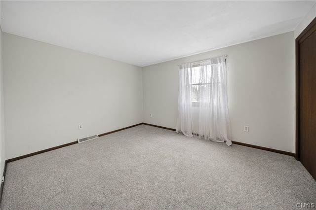 7853 Vernon Road South, Cicero, NY 13039