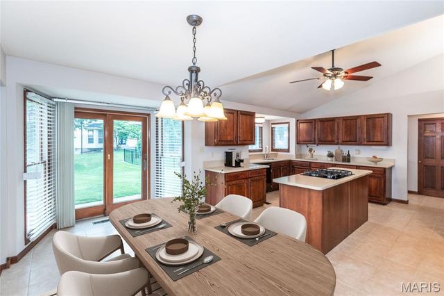 1208 Summers End Drive, Fenton, MO 63026