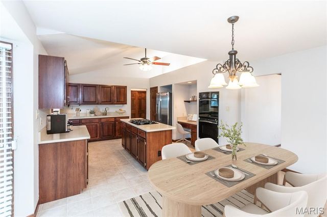 1208 Summers End Drive, Fenton, MO 63026