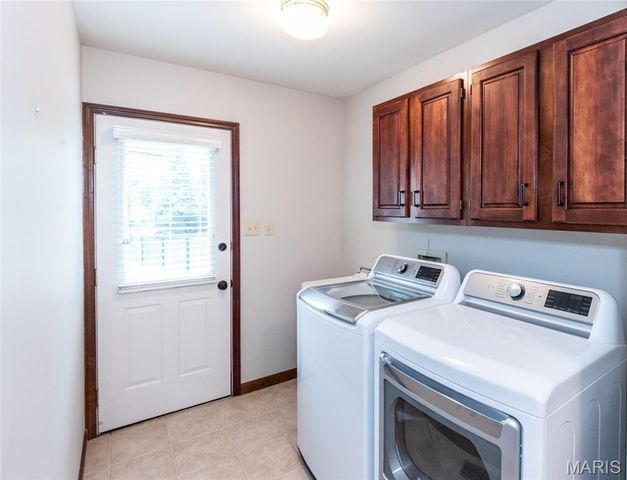 1208 Summers End Drive, Fenton, MO 63026