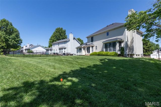 1208 Summers End Drive, Fenton, MO 63026