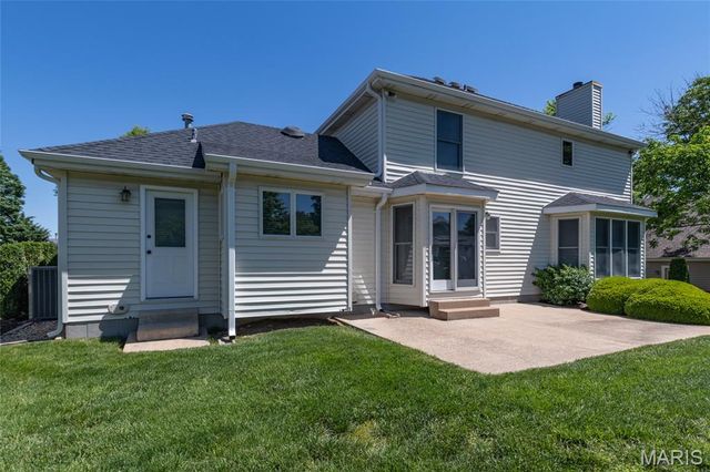 1208 Summers End Drive, Fenton, MO 63026