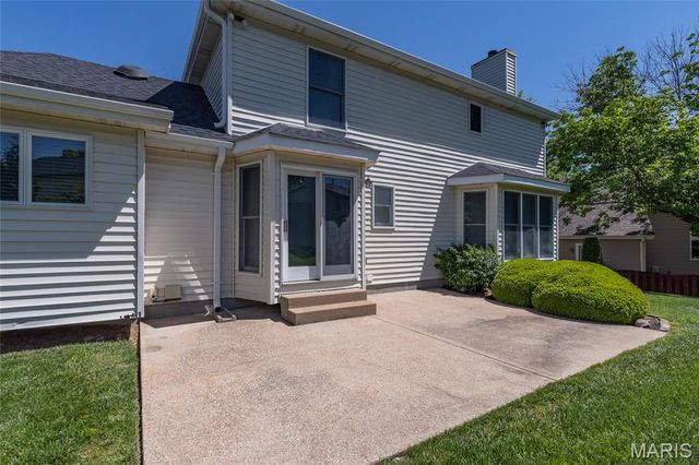 1208 Summers End Drive, Fenton, MO 63026