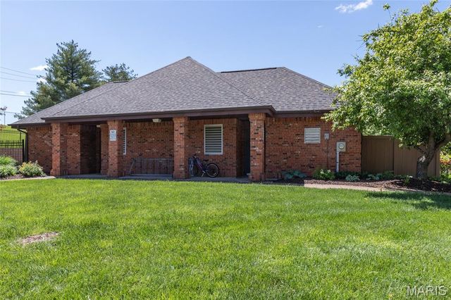 1208 Summers End Drive, Fenton, MO 63026