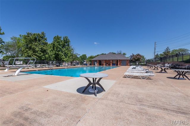 1208 Summers End Drive, Fenton, MO 63026