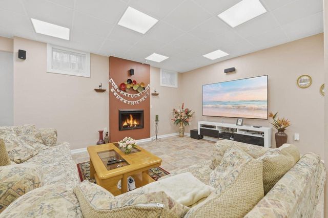9425 43rd AVENUE, Pleasant Prairie, WI 53158