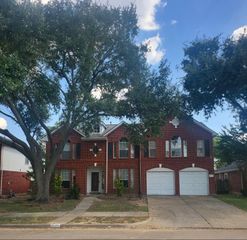 8319 Adler Lake Dr, South Houston, TX 77083