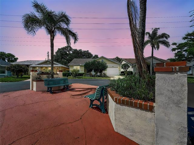 826 FRANKLIN CIRCLE, Palm Harbor, FL 34683