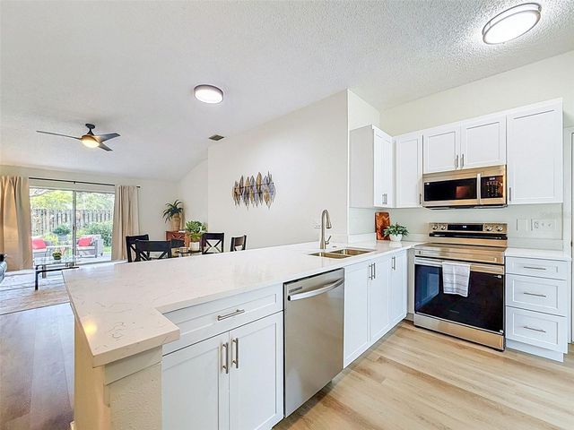 826 FRANKLIN CIRCLE, Palm Harbor, FL 34683