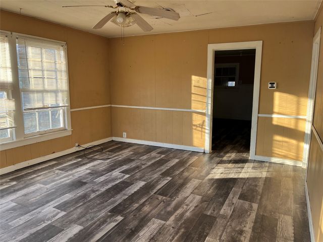 935 E Washington Street, Paris, TX 75460