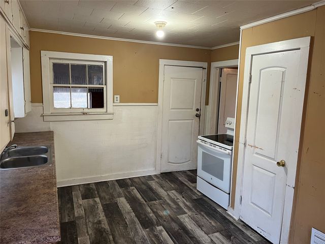 935 E Washington Street, Paris, TX 75460