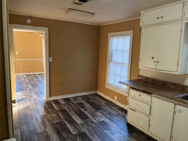 935 E Washington Street, Paris, TX 75460