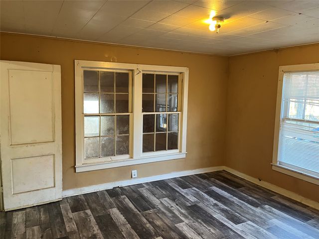 935 E Washington Street, Paris, TX 75460