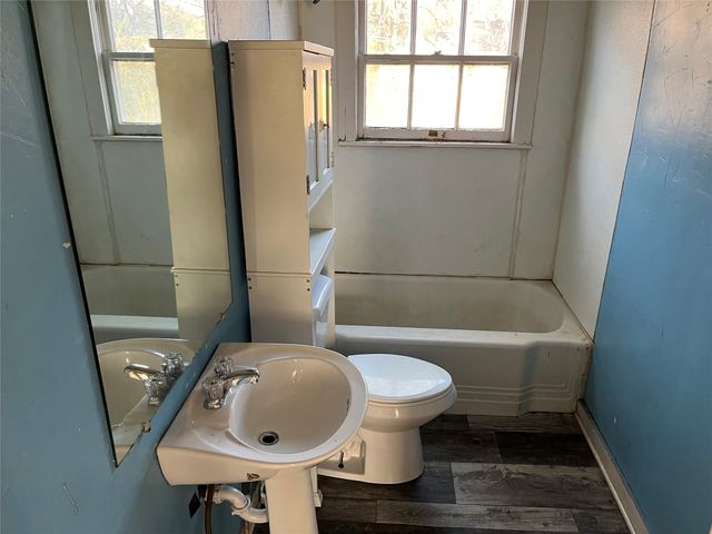 935 E Washington Street, Paris, TX 75460