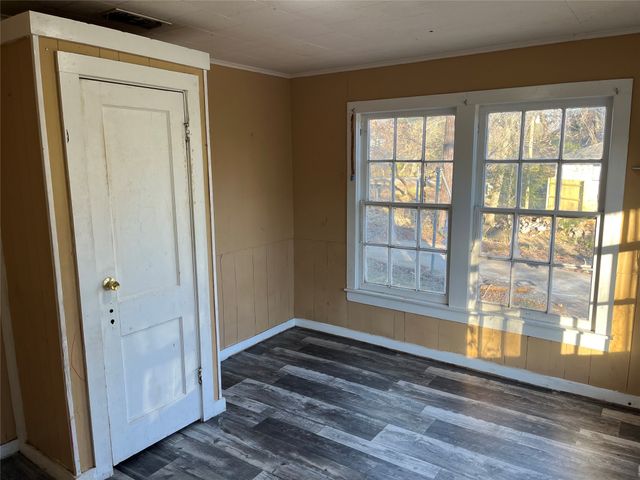 935 E Washington Street, Paris, TX 75460