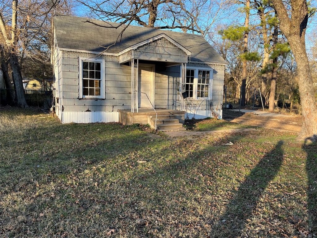 935 E Washington Street, Paris, TX 75460