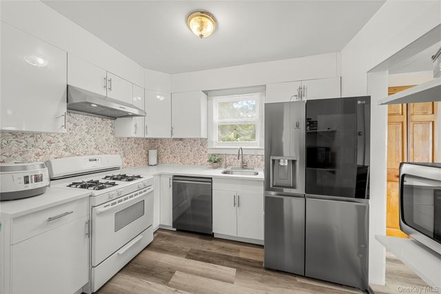 6 Littleworth Lane, Sea Cliff, NY 11579