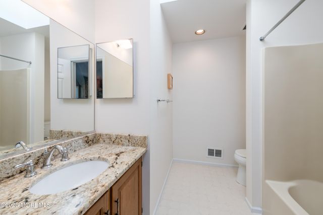 3 Whitesands Way 4003, Little Silver, NJ 07739