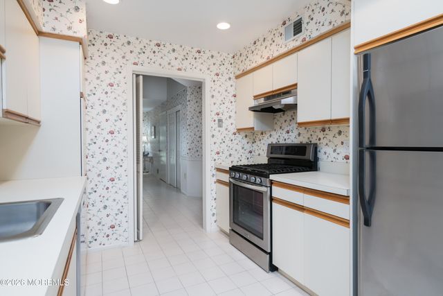 3 Whitesands Way 4003, Little Silver, NJ 07739
