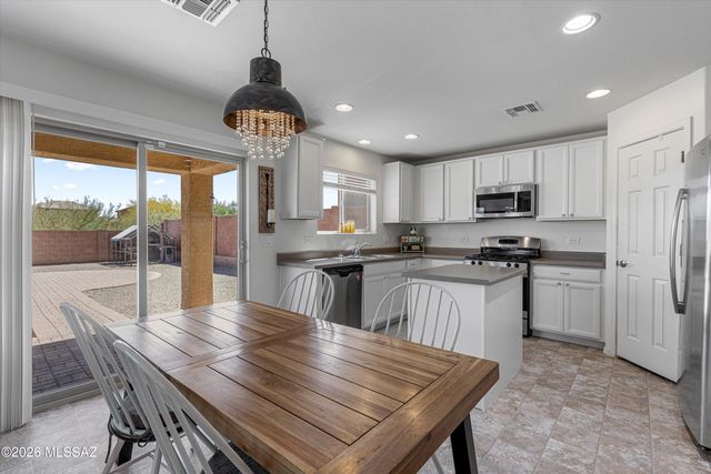 845 W Placita Caney, Green Valley, AZ 85614